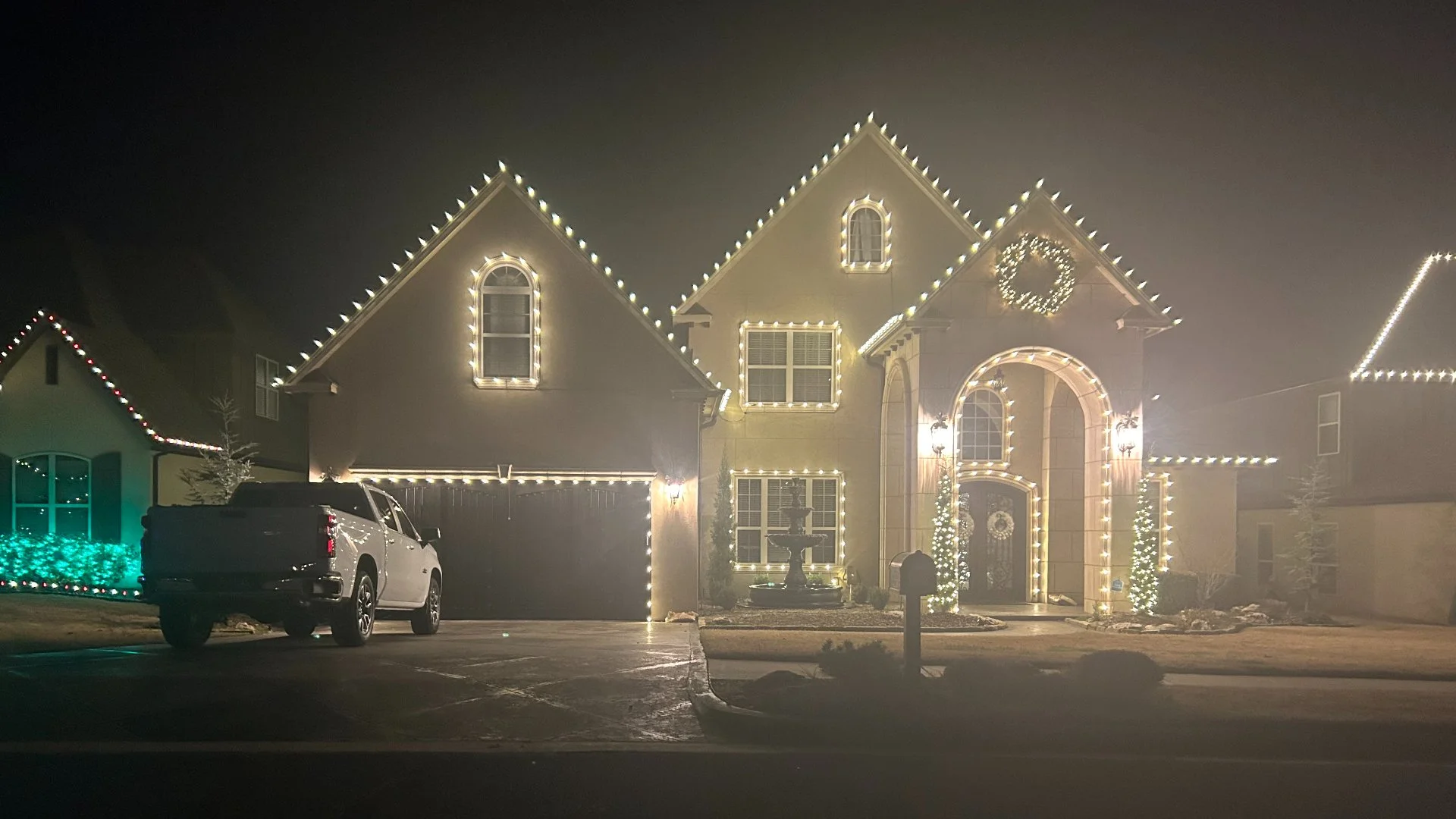 Comparing Warm White vs Cool White Lights for Your Holiday Display